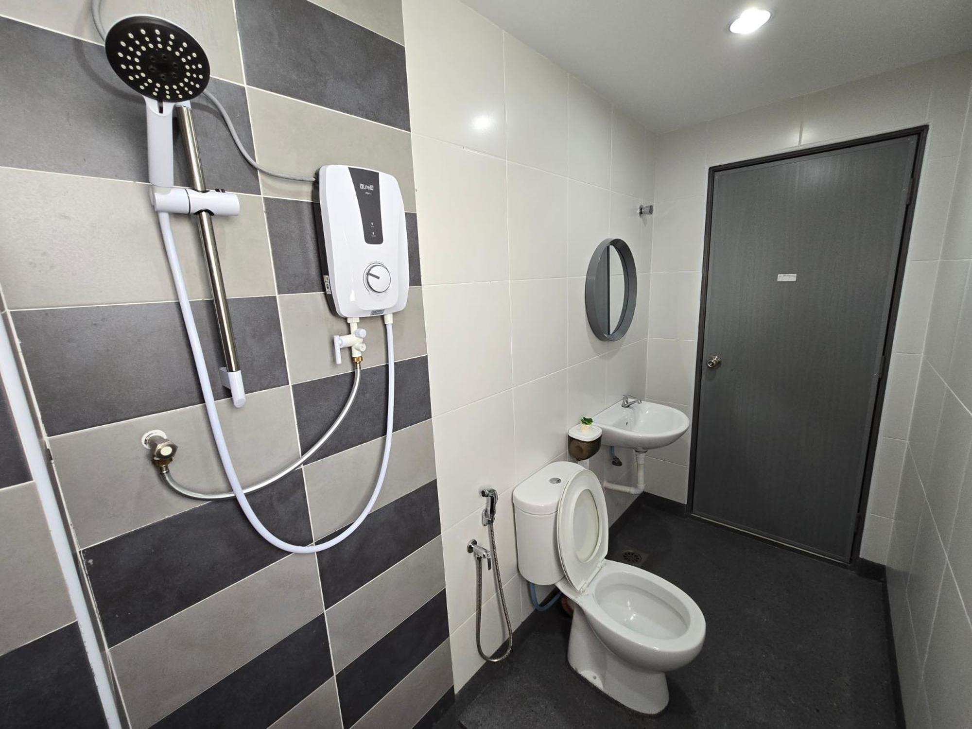 Apartment Manhattan Condomium Water Park Land @ *