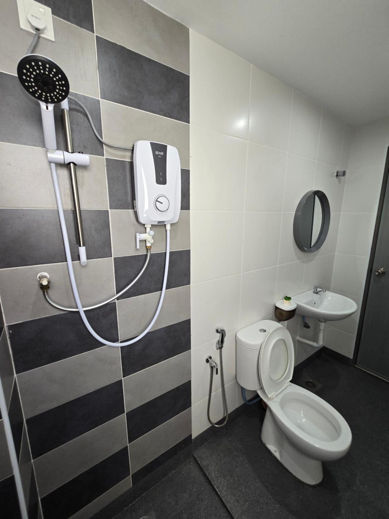 Apartment Manhattan Condomium Water Park Land @ *