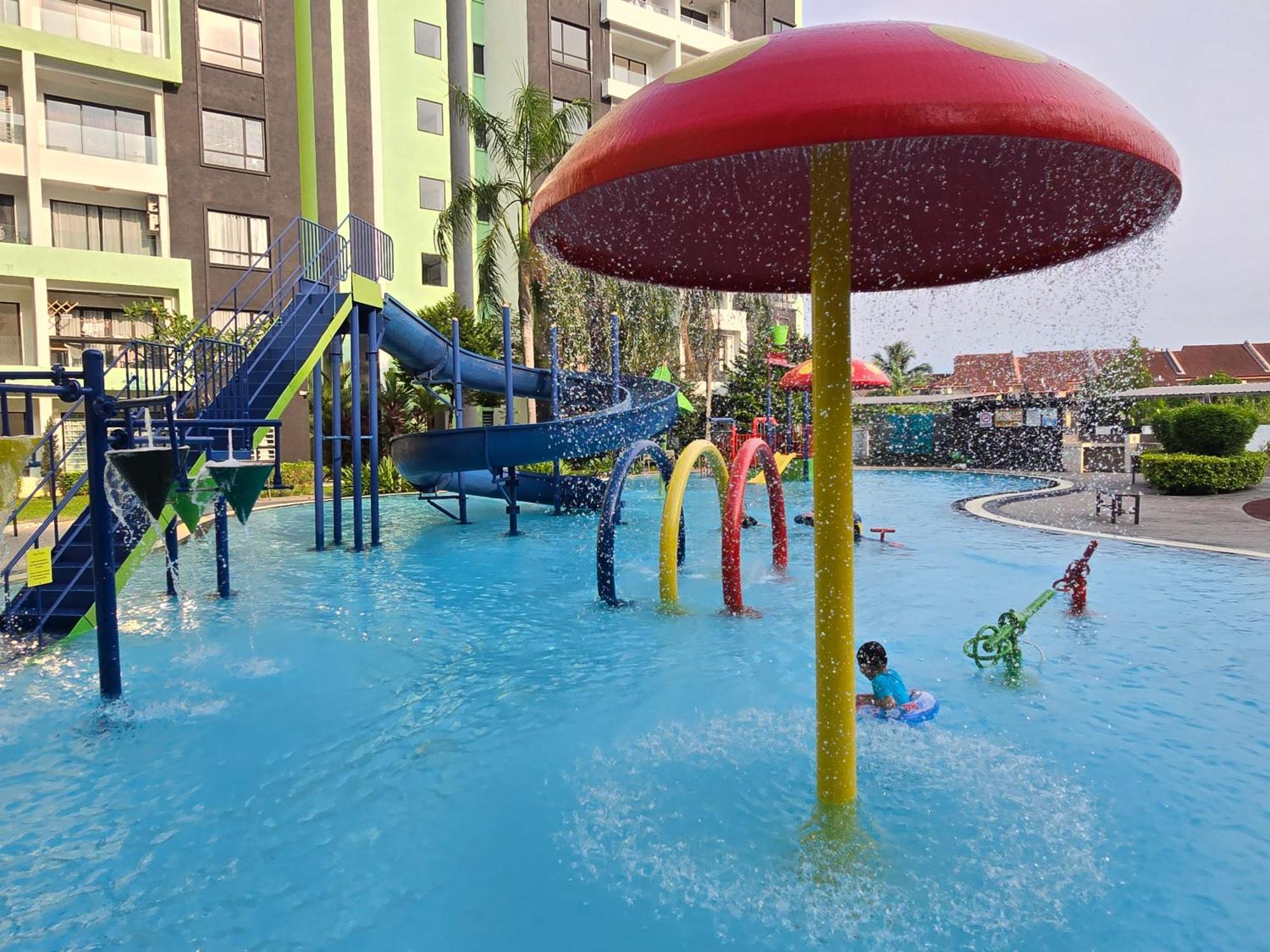 Manhattan Condomium Water Park Land @ Apartment *
