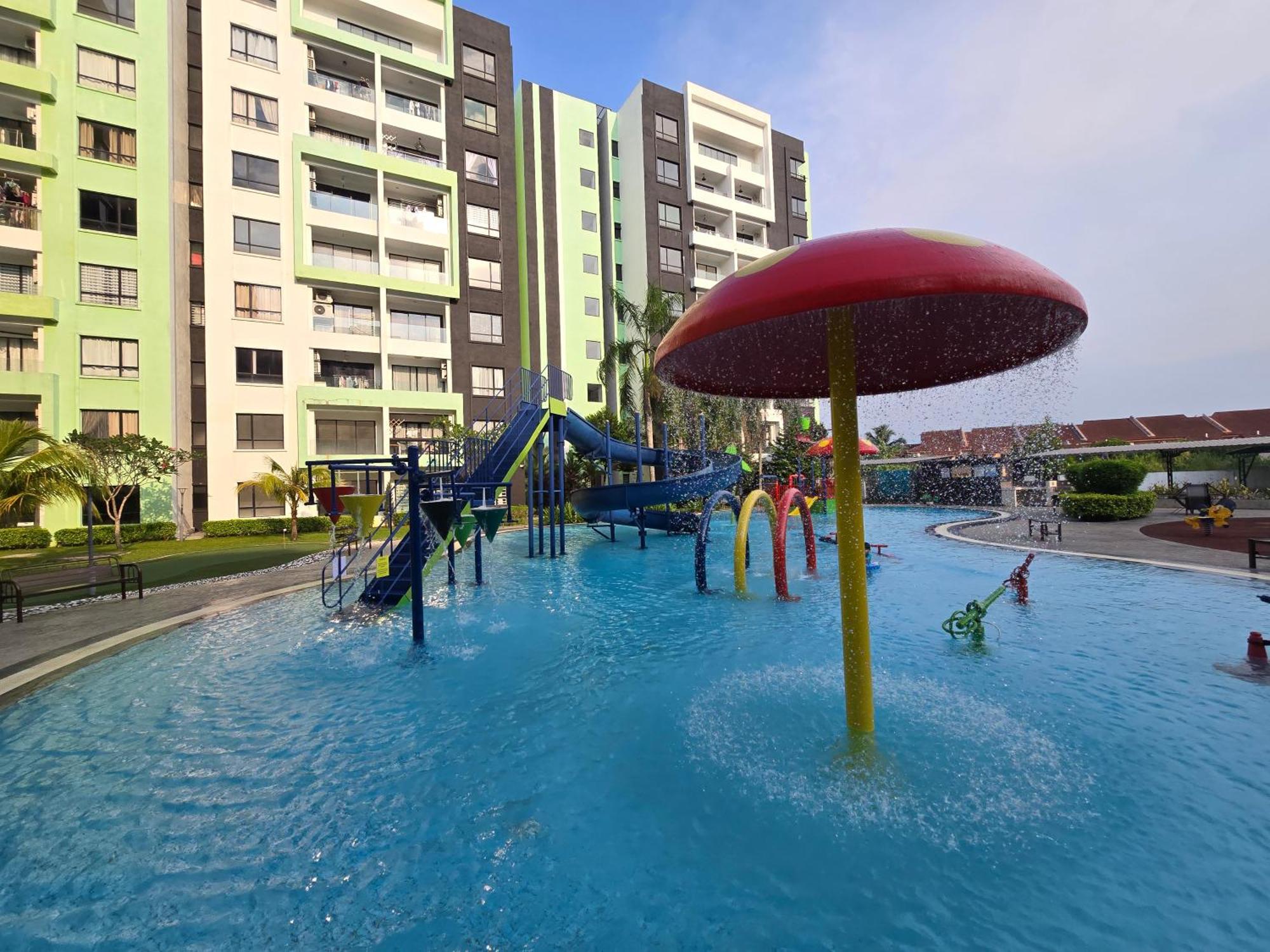 Manhattan Condomium Water Park Land @ Apartment *