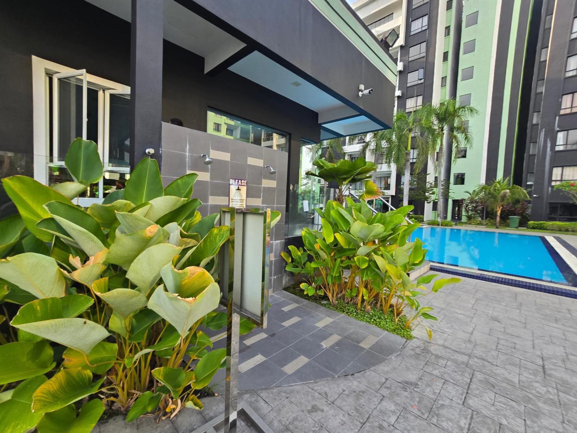 Apartment Manhattan Condomium Water Park Land @ *