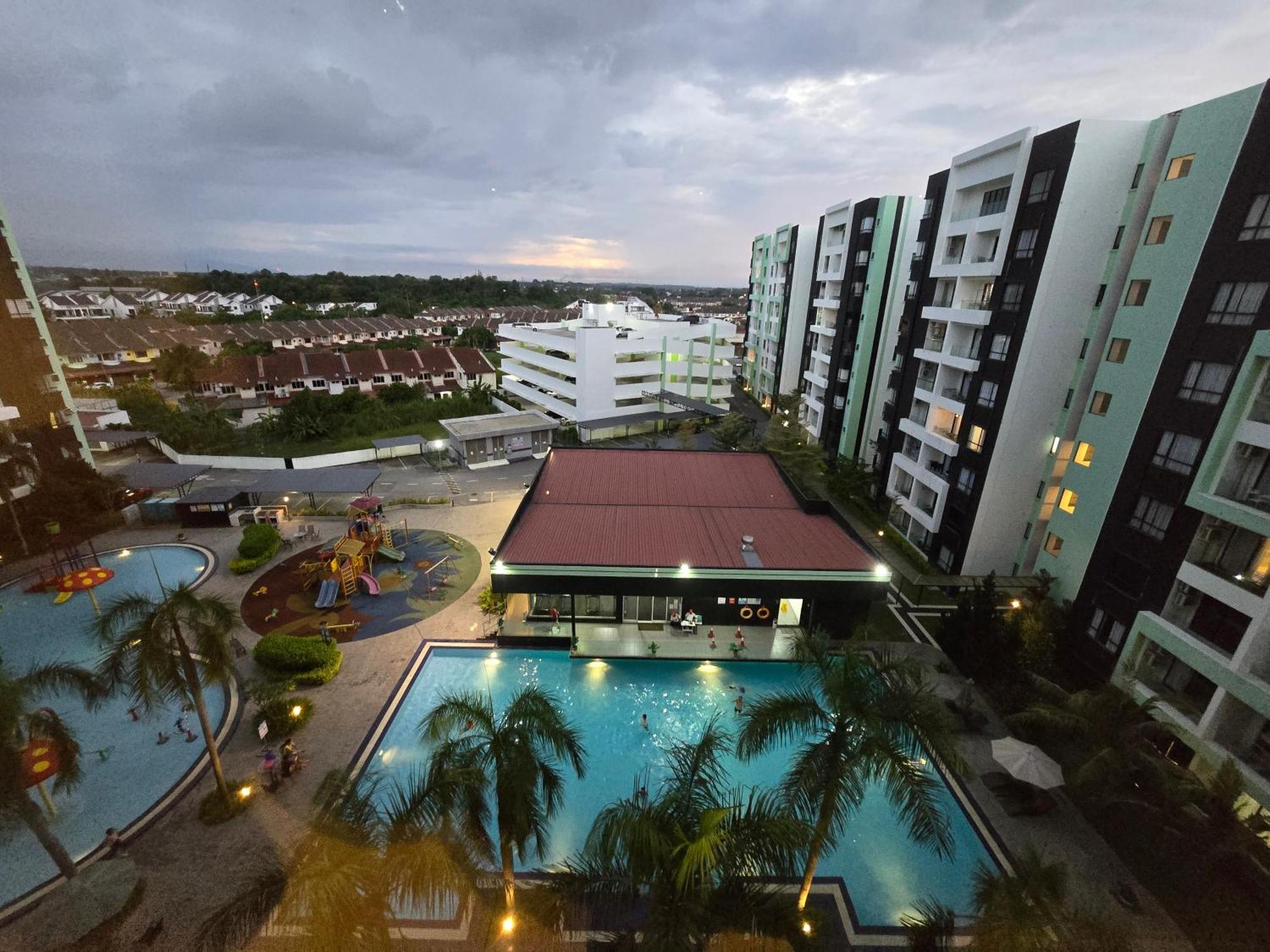 Manhattan Condomium Water Park Land @ * Ipoh